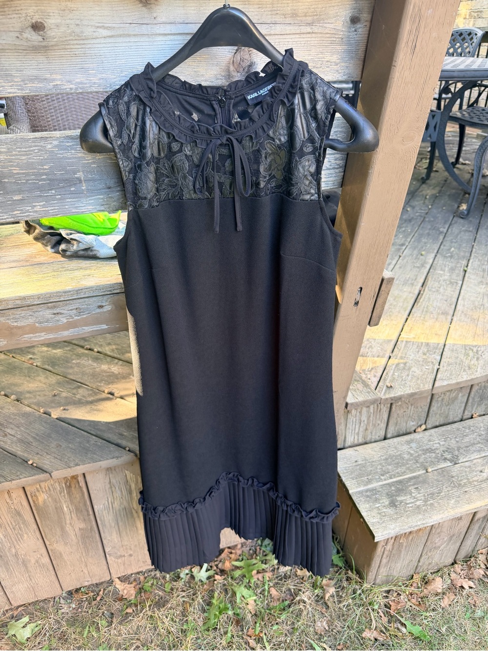 KARL LAGERFELD Paris Black sleeveless shift dress floral lace yoke Size Medium - Picture 2 of 12